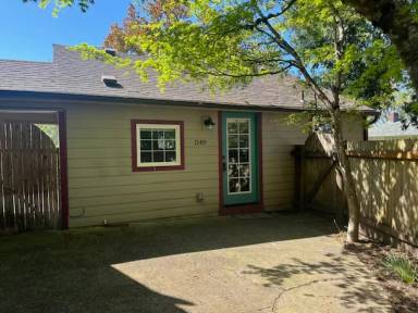Main picture of 1149 NW Elm St