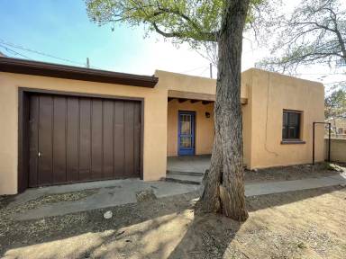 Main picture of 308 1/2 W Gomez Rd