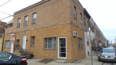 Main picture of 2550 S Bancroft St