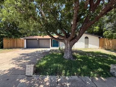 Main picture of 501 W Voelter Ave