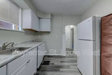 Main picture of 3953 Tholozan Ave