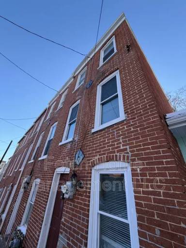Main picture of 238 W Mifflin St