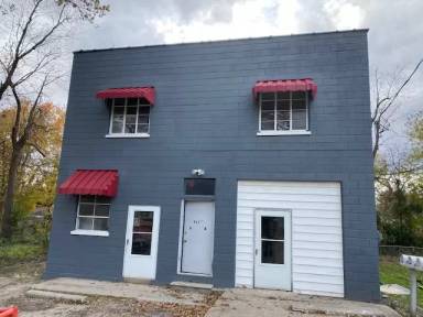 Main picture of 811 1/2 S 18th St