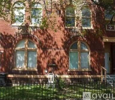 Main picture of 2243 W Jefferson St