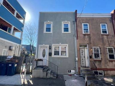 Main picture of 2112 Titan St