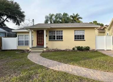Main picture of 3207 W Empedrado St