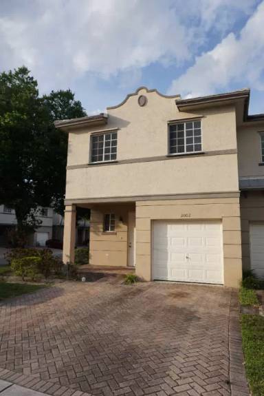 Main picture of 2002 Nassau Dr
