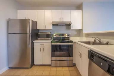 Main picture of 469 E Ohio