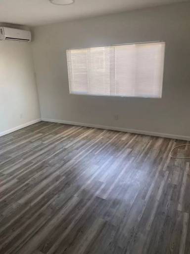 Main picture of 5642 Klump Ave