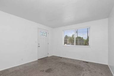 Main picture of 4942 W Targee St
