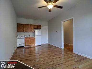 Main picture of 1050 W George St