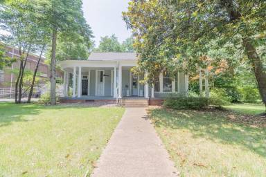 Main picture of 233 N Grand Ave