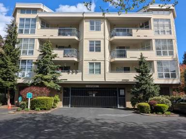 Main picture of 424 102nd Ave SE