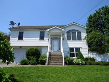 Main picture of 25 Dickens Ave
