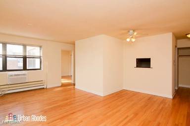 Main picture of 660 W Wrightwood Ave