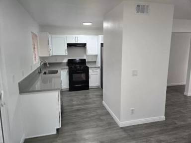 Main picture of 4431 Tremont St