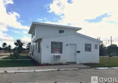 Main picture of 3744 W Hallandale Beach Blvd