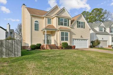Main picture of 303 Minnie Cir