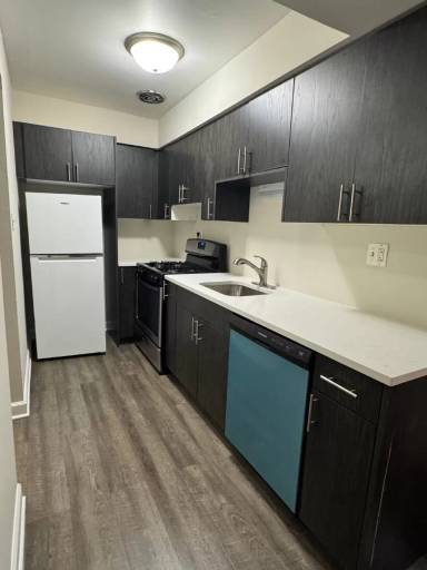 Main picture of 6110 N Kenmore Ave