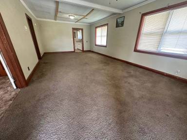 Main picture of 806 N Kickapoo Ave