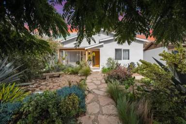 Main picture of 4258 Beethoven St