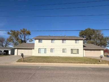 Main picture of Three Oaks Apartments