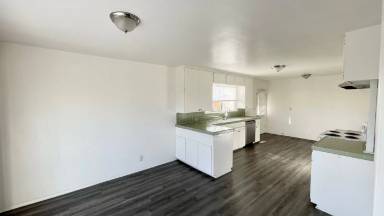 Main picture of 1245 Newport Ave