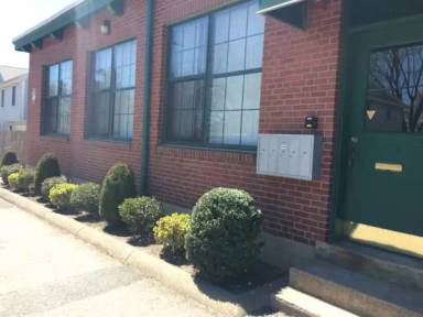 Main picture of 121 Bacon St