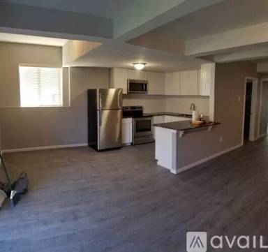 Main picture of 413 S Raymond Ln