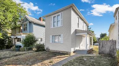 Main picture of 130 Chicago Ave
