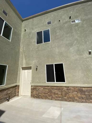 Main picture of 574 Holt Ave