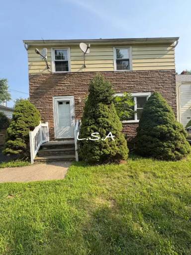 Main picture of 18605 Maple Heights Blvd