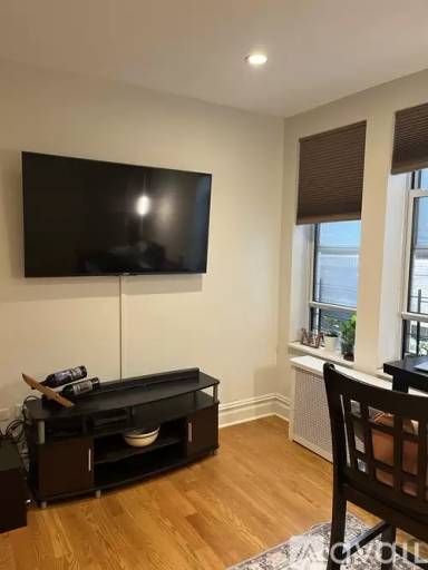 Main picture of 775 Riverside Dr