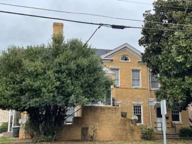 Main picture of 133 E Academy St