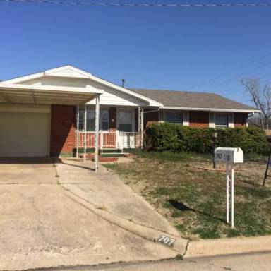 Main picture of 707 NW Mockingbird Rd