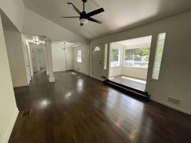 Main picture of 605 NE Short St