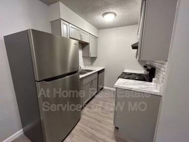 Main picture of 900 S Crutcher Ave
