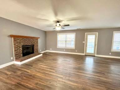 Main picture of 107 Deberry Ln