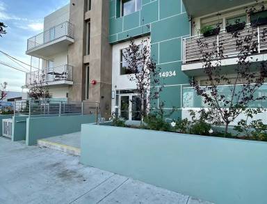 Main picture of 14934 Burbank Blvd
