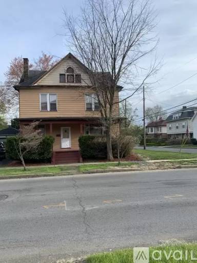 Main picture of 102 E Wallace Ave