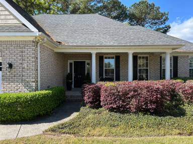 Main picture of 814 Lambrook Dr