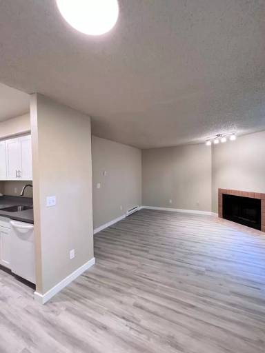 Main picture of 10522 Lake City Way NE