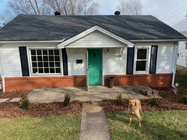 Main picture of 740 Sunset Dr