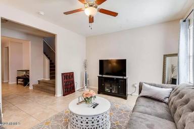 Main picture of 4072 E Oakland St