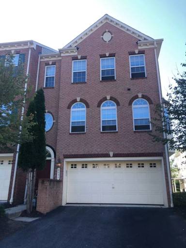 Main picture of 2032 Crescent Moon Ct