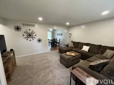 Main picture of 350 W Grand Traverse St