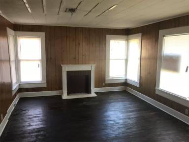 Main picture of 703 N 6th St