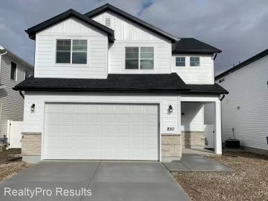 Main picture of 866 W Wellington Ave