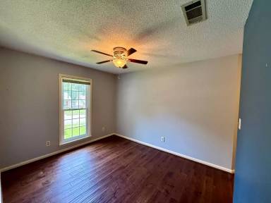 Main picture of 722 Mathis Dr SE