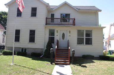 Main picture of 190 E 2nd St